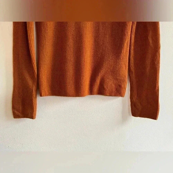 Vince Lightweight Cashmere Long Sleeve V-Neck Henley Sweater (00571) - Picture 10 of 13